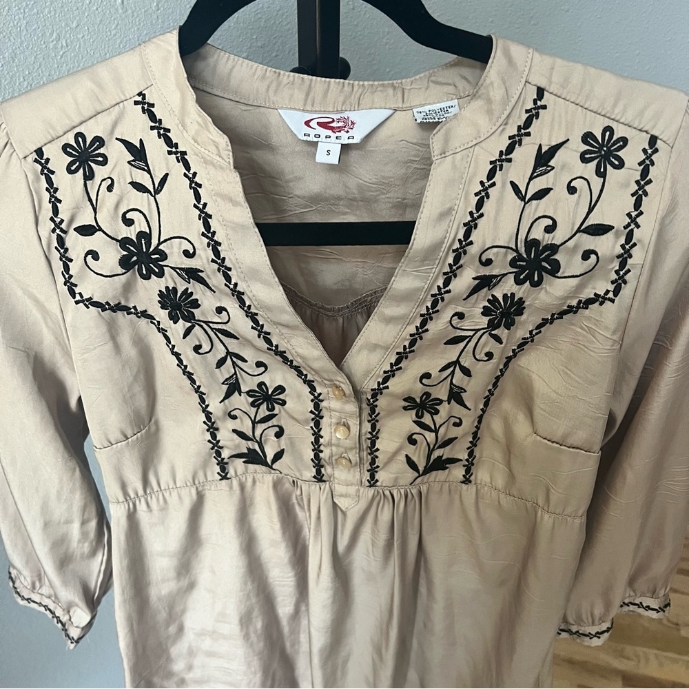 Roper Tan Tunic Blouse with Black Floral Embroidery 3/4 Sleeve - Picture 2 of 9